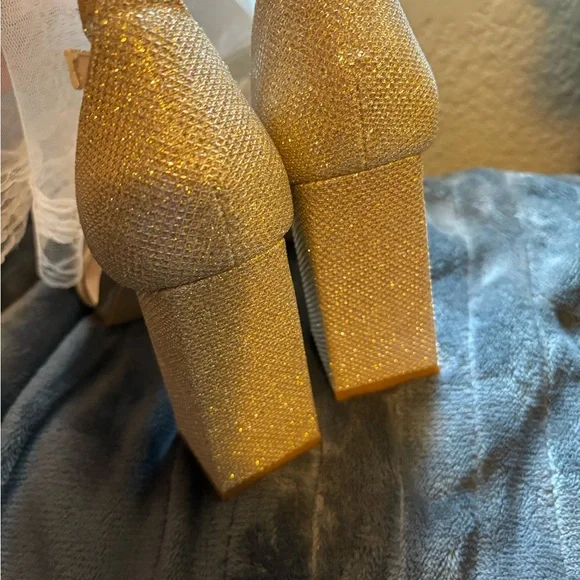 IDIFU Gold Strappy Heels - Picture 3 of 4